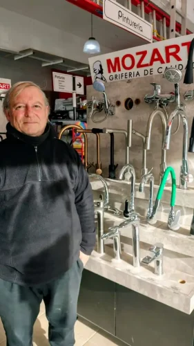 Ernesto Lagueruela, vendedor 5 estrellas y encargado de Pinturería y Sanitarios